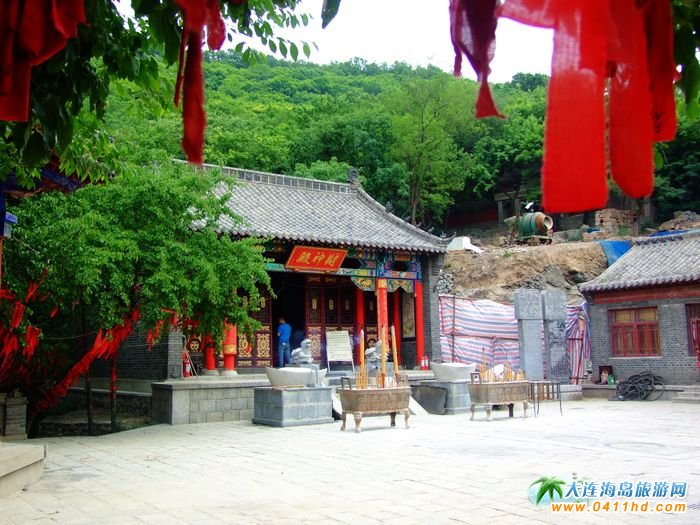 位于大黑山西北麓,是大连地区著名的道教庙宇,又称响水寺,韵水寺